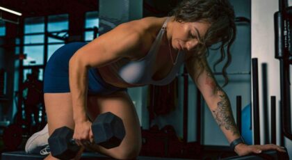 Musculação feminina: mitos, verdades e ajustes que melhoram seus resultados