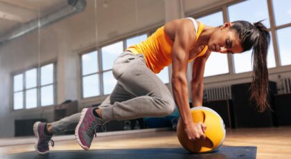 O kettlebell é um aliado dos corredores para desenvolver força, potência e estabilidade
