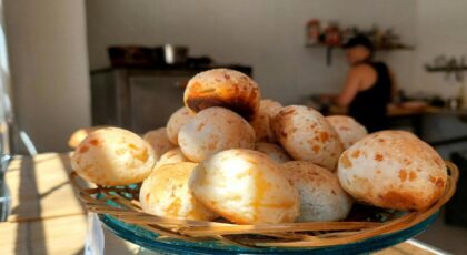 Pão de queijo como pré-treino: entenda quando ele funciona para você