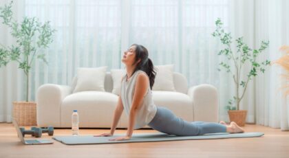 Sem tempo para ir ao estúdio? Confira exercícios de Pilates que podem fazer parte da sua rotina em casa
