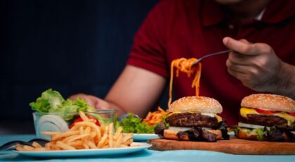 Entenda por que o estresse aumenta a vontade de comer certos alimentos
