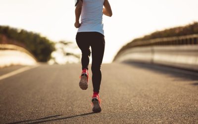 Movimento e contração muscular podem deixar a celulite mais visível durante a corrida