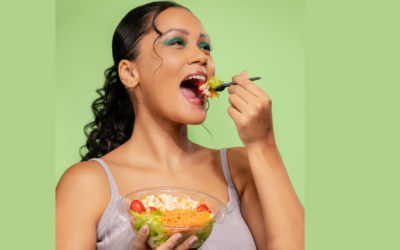 Saladas completas reúnem diferentes ingredientes em uma opção prática para as refeições do dia a dia