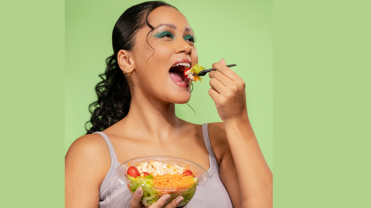 Saladas completas reúnem diferentes ingredientes em uma opção prática para as refeições do dia a dia